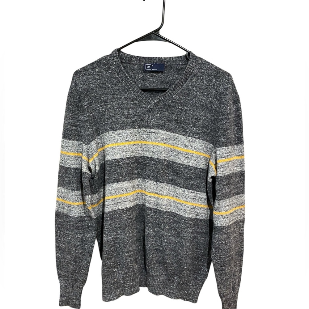 GAP V-Neck Sweater in Gray and‎ Yellow Stripes